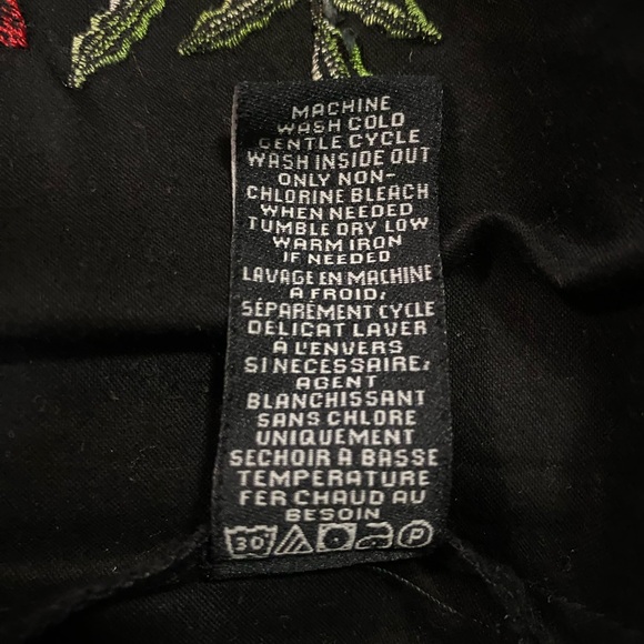 Sweet black dress with gorgeous red flowers. Size 9 made by Guess Jeans. - Picture 5 of 7